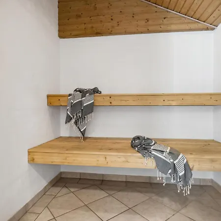 In With Sauna *